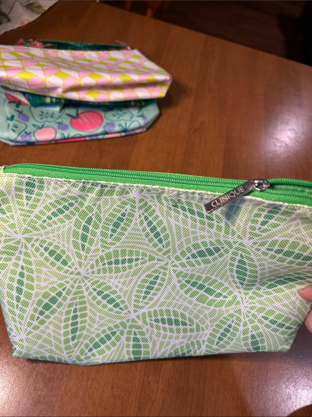 6 Clinique Travel Pouch - cosmetic bags - Picture 5 of 7